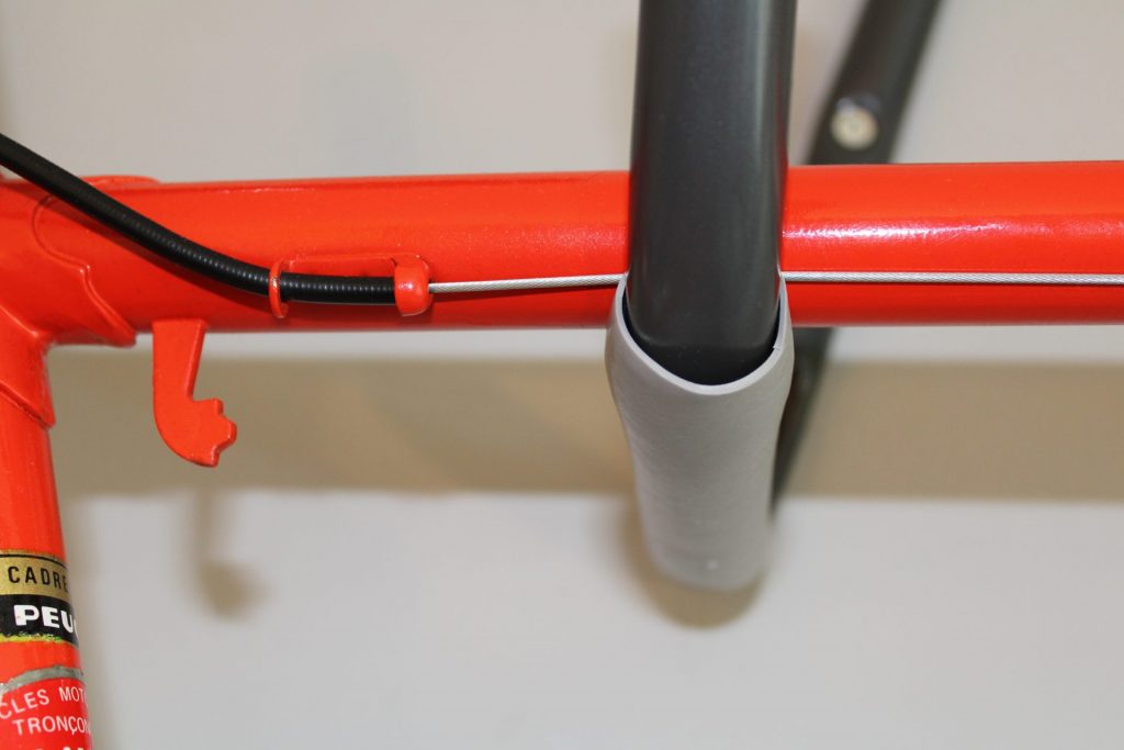 Spanningsverlies van rem- of schakelkabels tijdens het ophangen aan het frame