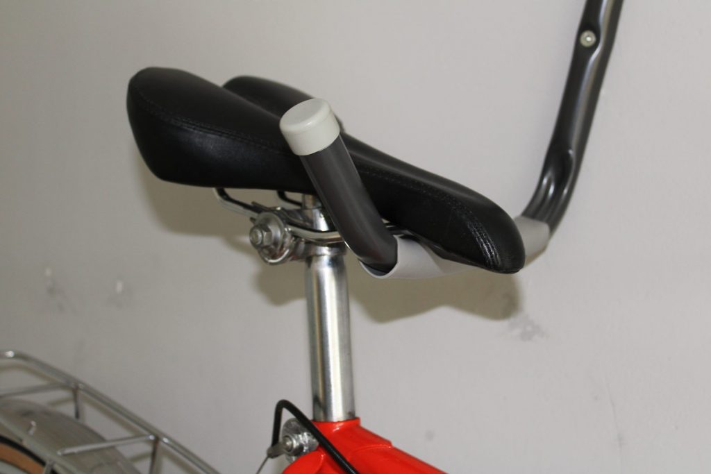 fiets aan het zadel ophangen is minder stabiel