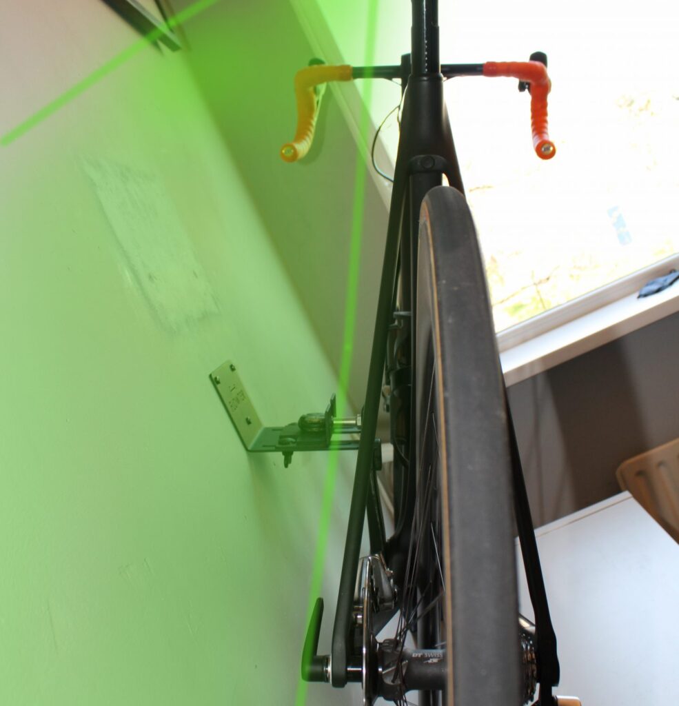 Ruimte over boven de fiets tussen de muur